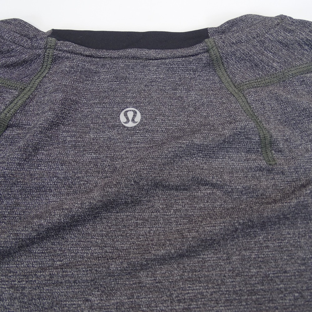 Lululemon T Shirt Men Small Gray Pocket S/Sleeve V-Neck Activewear Fitness Gym - Picture 4 of 6